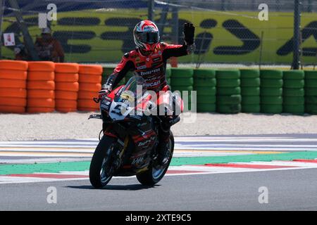 (9) Danilo Petrucci d'Italie de Brani Spark Racing Team, monte Ducati Panigale V4R salue les fans lors des Champions du monde FIM Motul Superbike Banque D'Images