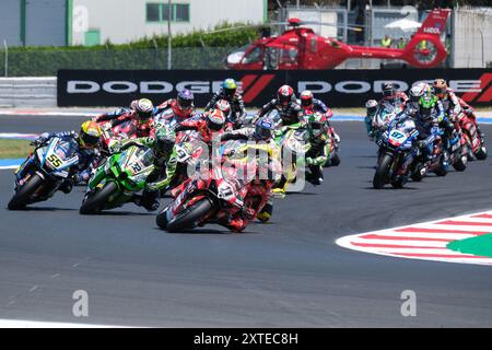 (11) Nicolo Beluga d'Italie de l'écurie Ducati Aruba.it, pilote Ducati Panigale V4R et (22) Alex Lowes du Royaume-Uni de l'écurie Kawasaki Racing Team World Banque D'Images