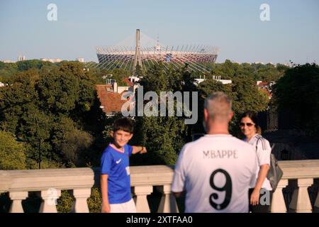 Varsovie, Pologne. 14 août 2024. Les fans de football sont vus dans la ville avant le match de Super Coupe de l'UEFA à Varsovie, en Pologne, le 14 août 2024. (Photo de Jaap Arriens/Sipa USA) crédit : Sipa USA/Alamy Live News Banque D'Images