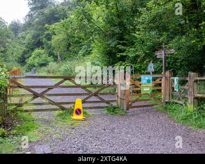 Juillet 2024 - portes et panneaux à l'entrée de Black Rock, Cheddar gorge, Somerset, Angleterre, Royaume-Uni. Banque D'Images