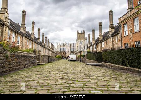 Wells, Royaume-Uni- 4 août 2023 : Vicars Fermer, la plus ancienne rue purement résidentielle d'Europe datant des années 1300 Banque D'Images