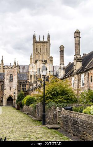 Wells, Royaume-Uni- 4 août 2023 : Vicars Fermer, la plus ancienne rue purement résidentielle d'Europe datant des années 1300 Banque D'Images