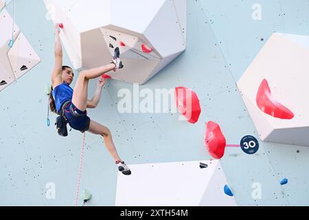 Le Bourget, France. Crédit : MATSUO. 10 août 2024. RABOUTOU Brooke (États-Unis) escalade sportive : Boulder & Lead femmes, finale principale lors des Jeux Olympiques de Paris 2024 au Bourget Sport Climbing site au Bourget, France. Crédit : MATSUO . K/AFLO SPORT/Alamy Live News Banque D'Images