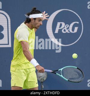 14 août 2024 : Lorenzo Musetti (ITA) perd face à Frances Tiafoe (USA) au Western & Southern Open joué au Lindner Family Tennis Center à Mason, Ohio, {USA} © Leslie Billman/Tennisclix/Cal Sport Media Banque D'Images
