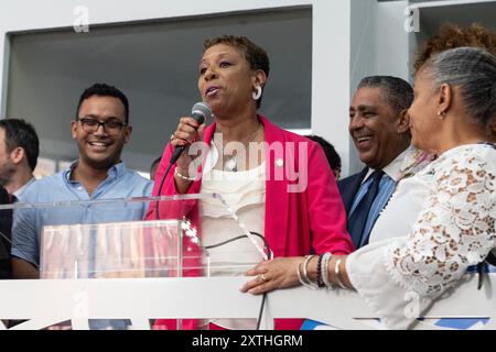 Adrienne Adams, présidente du conseil municipal, prend la parole lors d'un rassemblement en soutien à Kamala Harris pour la présidence au Unity Hall à New York le 14 août 2024. Le rassemblement pour soutenir Kamala Harris a été organisé par le district du parti démocrate de West Harlem et le député Adriano Espaillat. Des militants organisaient un rassemblement de protestation en face de Unity Hall pour soutenir la Palestine et accusaient l'administration Biden-Harris de complicité en fournissant des armes à Israël. Ces militants ont exigé l'arrêt de la vente d'armes à Israël. (Photo de Lev Radin/Sipa USA) Banque D'Images