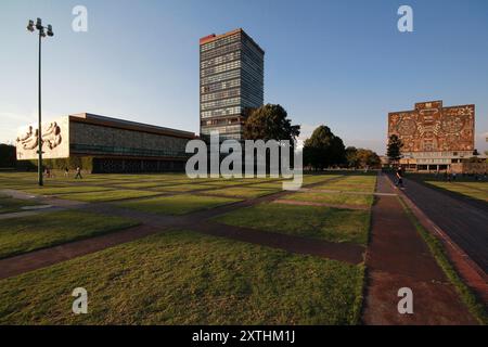 Ciudad de Mexico, Mexique - décembre 26. 2015 : bâtiment du presbytère et bibliothèque centrale de l'UNAM au Mexique Banque D'Images