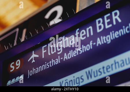 Berlin, Deutschland. 12 août 2024. Un affichage du train montre la destination finale de l'aéroport de BER, prise à Berlin, le 12 août 2024. Crédit : dpa/Alamy Live News Banque D'Images