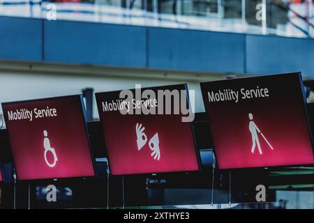 Schoenefeld, Deutschland. 12 août 2024. Offre de services de mobilité à l'aéroport de Berlin-Brandebourg 'Willy Brandt' (BER) à Schoenefeld, le 12 août 2024. Crédit : dpa/Alamy Live News Banque D'Images