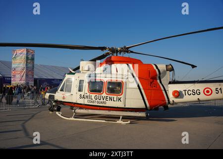 ISTANBUL, TURKIYE - 01 MAI 2023 : Garde côtière turque Agusta-Westland Bell AB-412EP (25945) exposée au Teknofest à l'aéroport Ataturk d'Istanbul Banque D'Images