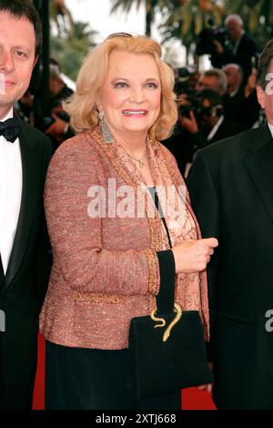 Photo du dossier - 'Gena Rowlands (portant des bijoux Chopard) arrive pour la projection de ''le vent qui secoue l'orge'' au 59ème Festival de Cannes le 18 mai 2006. L'actrice nommée aux Oscars Gena Rowlands, dont la carrière à l'écran a duré près de sept décennies, est décédée à l'âge de 94 ans. Rowlands était connue à la fois pour son travail dans le cinéma indépendant aux côtés de son premier mari, le réalisateur John Cassavetes, ainsi que pour des titres qui ont plu au public plus tard dans sa carrière, dont « Hope Floats » en 1998 face à Sandra Bullock et le film à succès « The Notebook » en 2004. Photo de Hahn-Nebinger-Orban/ABACAPRESS. COM' Banque D'Images