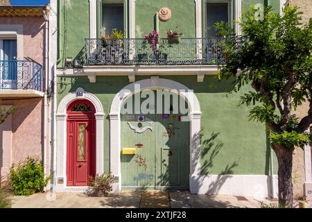 Maison dans la vieille ville de pêcheurs de Meze, Occitanie, France, Europe Banque D'Images