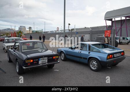 Lancia Fulvia Coupe et Lancia Montecarlo au salon de l'automobile Retro Málaga Classic. Banque D'Images