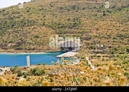Tunnel de Porto Palermo près de la ville Porto Palermo en Albanie Banque D'Images