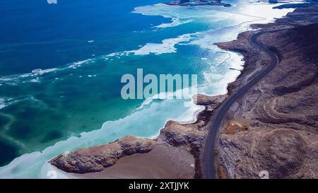 Vue aérienne sur le lac salé bleu Assal, Djibouti Banque D'Images