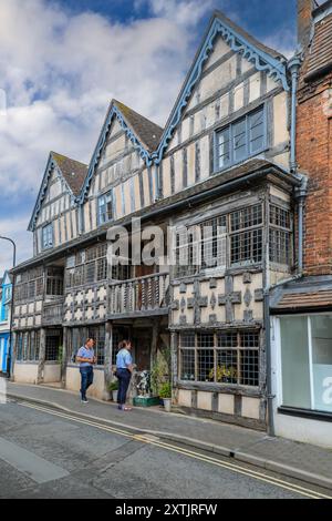 Le bâtiment du XVe siècle Raynald’s Mansion, autrefois la White Hart public House, également connu sous le nom de Reynolds Tenement, High Street, Much Wenlock, Angleterre, Royaume-Uni Banque D'Images