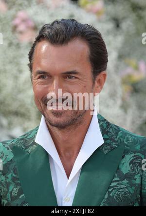 LOS ANGELES, CALIFORNIE - 14 AOÛT : William Abadie assiste à la première de « Emily in Paris » de Netflix, saison 4, partie 1, au Théâtre égyptien Hollywo Banque D'Images