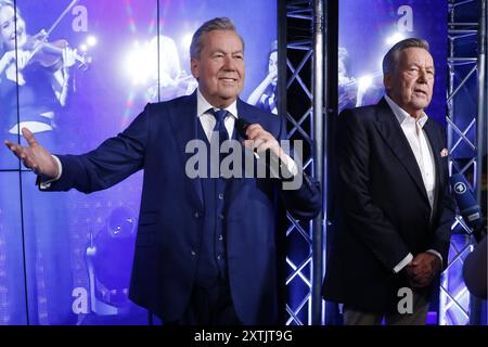 Roland Kaiser, Enthüllung der Wachsfigur BEI Madame Tussauds, Berlin, 15.08.2024 Roland Kaiser BEI der Vorstellung von Roland Kaisers Wachsfigur zur Kaisermania im Madame Tussaud s in Berlin am 15.8.2024 Berlin Madame Tussauds *** Roland Kaiser, dévoilement de la figure de cire à Madame Tussauds, Berlin, 15 08 2024 Roland Kaiser à la présentation de Roland Kaisers figurine de cire pour Kaisermania à Madame Tussaud s à Berlin le 15 8 2024 Berlin Madame Tussauds Copyright : xAnitaxBuggex Banque D'Images