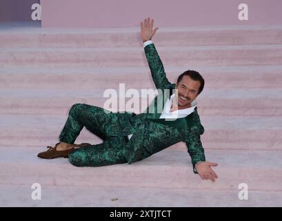 LOS ANGELES, CALIFORNIE - 14 AOÛT : William Abadie assiste à la première de « Emily in Paris » de Netflix, saison 4, partie 1, au Théâtre égyptien Hollywo Banque D'Images