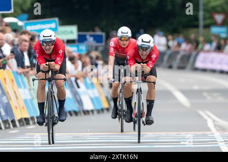 Holstebro, Danemark. 14 août 2024. Tomasz Budzinski, Jakub Kaczmarek et Michal Pomorski de Mazowsze Serce Polski terminent la première étape du PostNord Tour of Denmark, qui débute par un contre-la-montre de 13,7 km par équipes avec départ et arrivée à Holstebro, le mercredi 14 août 2024. (Photo : Bo Amstrup/Ritzau Scanpix) crédit : Ritzau/Alamy Live News Banque D'Images