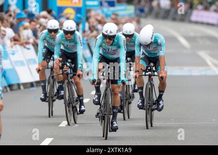 Holstebro, Danemark. 14 août 2024. VF Group-Bardiani CSF-Faizane' franchit la ligne d'arrivée après la première étape du PostNord Denmark Round, qui débute par un contre-la-montre par équipes de 13,7 km avec départ et arrivée à Holstebro, mercredi 14 août 2024. (Photo : Bo Amstrup/Ritzau Scanpix) crédit : Ritzau/Alamy Live News Banque D'Images