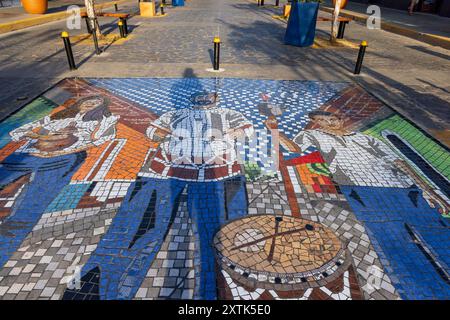 Grenade, Nicaragua - 20 mars 2024 : mosaïque art de tuiles de musique traditionnelle dans Callle la la Calzada rue colorée avec la plupart des restaurants et des bars à Grenade au Nicaragua Amérique centrale Banque D'Images