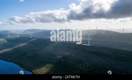 Parc éolien Viking composé de 103 éoliennes construites par SSE sur le continent Shetland à partir de 2020 et achevées en 2024 Banque D'Images