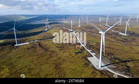 Parc éolien Viking composé de 103 éoliennes construites par SSE sur le continent Shetland à partir de 2020 et achevées en 2024 Banque D'Images