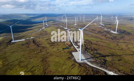 Parc éolien Viking composé de 103 éoliennes construites par SSE sur le continent Shetland à partir de 2020 et achevées en 2024 Banque D'Images