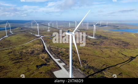 Parc éolien Viking composé de 103 éoliennes construites par SSE sur le continent Shetland à partir de 2020 et achevées en 2024 Banque D'Images