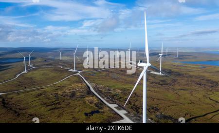 Parc éolien Viking composé de 103 éoliennes construites par SSE sur le continent Shetland à partir de 2020 et achevées en 2024 Banque D'Images