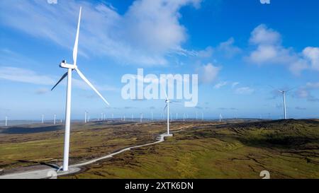 Parc éolien Viking composé de 103 éoliennes construites par SSE sur le continent Shetland à partir de 2020 et achevées en 2024 Banque D'Images