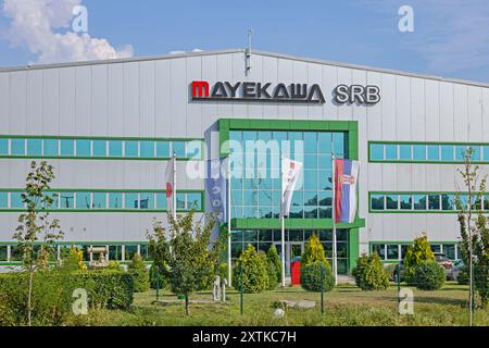 Smederevo, Serbie - 17 juillet 2024 : siège social de la société japonaise Mayekawa et bâtiment de l'usine de production à Salinacka Street. Banque D'Images