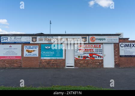 Crook, comté de Durham, Royaume-Uni. Le Sir Tom Cowie Millfield. Stade de Crook Town AFC ou club de football. Banque D'Images