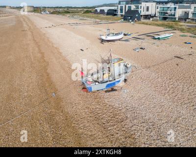vue aérienne de la plage de hythe et des bateaux de pêche sur la côte du kent Banque D'Images