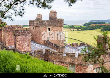 La vue depuis le château de Dunster regardant vers le canal de Bristol, Dunster, Somerset, Angleterre Royaume-Uni Banque D'Images