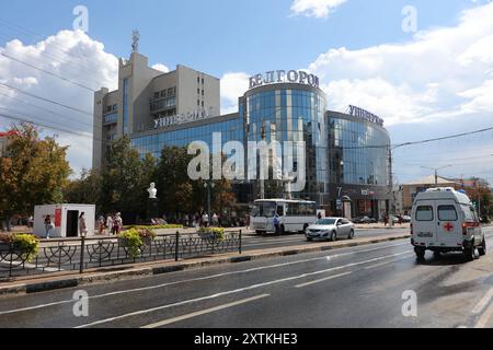 Moscou. 15 août 2024. Cette photo prise le 15 août 2024 montre un abri temporaire près de la route dans la région de Belgorod, en Russie. La région russe de Belgorod a été déclarée état d'urgence au niveau fédéral, a déclaré jeudi le ministre russe des urgences Alexander Kurenkov. Crédit : Xinhua/Alamy Live News Banque D'Images
