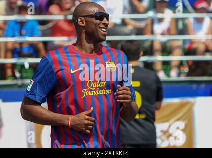 JUILLET 31 2011 : LA Lakers garde Kobe Bryant après avoir marqué un but lors du défi de football Mia Hamm/Nomarr Garciaparra Celebrity avec Kobe Bryant au Kastles Stadium du Wharf, à Washington DC Banque D'Images