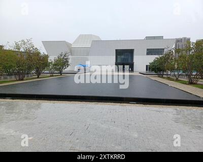 Toronto, ON, Canada - 21 mai 2024 : vue au Musée Aga Khan le jour de pluie Banque D'Images