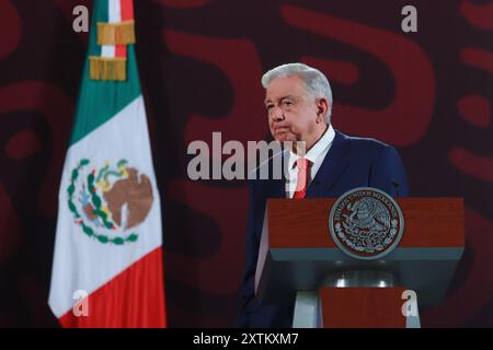 Mexico, Mexique. 15 août 2024. Le président mexicain Andrés Manuel López Obrador a parlé des ressources à donner à ceux qui ont participé aux Jeux Olympiques de Paris 2024, lors de la conférence de briefing devant les journalistes au Palais National. Le 15 août 2024 à Mexico, Mexique. (Photo de Carlos Santiago/ crédit : Eyepix Group/Alamy Live News Banque D'Images