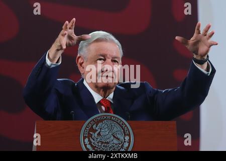 Mexico, Mexique. 15 août 2024. Le président mexicain Andrés Manuel López Obrador a parlé des ressources à donner à ceux qui ont participé aux Jeux Olympiques de Paris 2024, lors de la conférence de briefing devant les journalistes au Palais National. Le 15 août 2024 à Mexico, Mexique. (Photo de Carlos Santiago/ crédit : Eyepix Group/Alamy Live News Banque D'Images