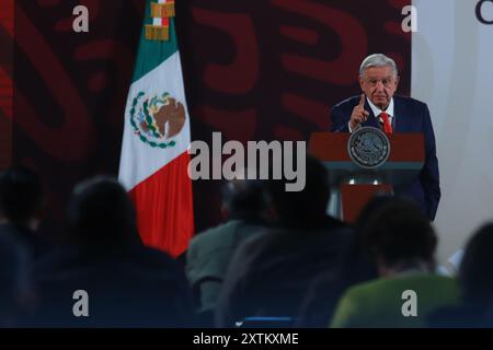 Mexico, Mexique. 15 août 2024. Le président mexicain Andrés Manuel López Obrador a parlé des ressources à donner à ceux qui ont participé aux Jeux Olympiques de Paris 2024, lors de la conférence de briefing devant les journalistes au Palais National. Le 15 août 2024 à Mexico, Mexique. (Photo de Carlos Santiago/ crédit : Eyepix Group/Alamy Live News Banque D'Images