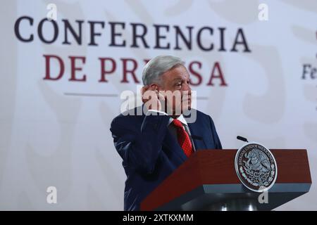 Mexico, Mexique. 15 août 2024. Le président mexicain Andrés Manuel López Obrador a parlé des ressources à donner à ceux qui ont participé aux Jeux Olympiques de Paris 2024, lors de la conférence de briefing devant les journalistes au Palais National. Le 15 août 2024 à Mexico, Mexique. (Photo de Carlos Santiago/ crédit : Eyepix Group/Alamy Live News Banque D'Images