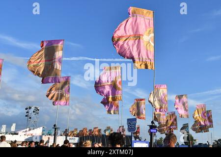 Hasselt, Belgique. 15 août 2024. Drapeaux photographiés lors de la première journée de l'édition 2024 du festival de musique de quatre jours Pukkelpop à Kiewit, Hasselt le jeudi 15 août 2024. BELGA PHOTO JILL DELSAUX crédit : Belga News Agency/Alamy Live News Banque D'Images