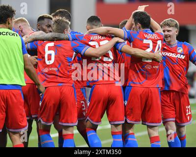 Pilsen, République tchèque. 15 août 2024. Les joueurs de Plzen célèbrent lors de l'UEFA Europa League, troisième tour de qualification, match retour : FC Viktoria Plzen (Tchéquie) vs Kryvbas Kryvyi Rih (Ukraine), à Pilsen, République tchèque, le 15 août 2024. Crédit : Miroslav Chaloupka/CTK photo/Alamy Live News Banque D'Images