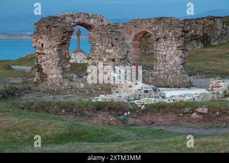 Église St Dwynwens sur l'île de Llanddwyn à Anglesey dans le nord du pays de Galles au Royaume-Uni Banque D'Images