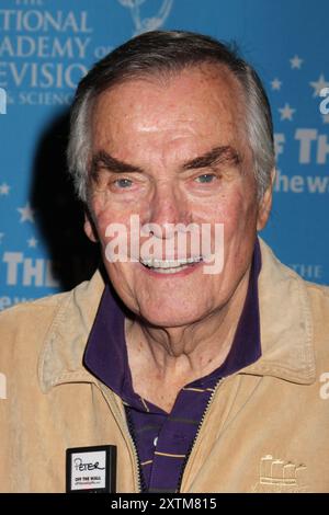 Las Vegas, États-Unis. 15 août 2024. Le légendaire animateur de “The Hollywood Squares” Peter Marshall, 98 ans, est décédé d'une insuffisance rénale aujourd'hui, 15 août 2024 à son domicile à Encino, Californie.------------------------------------------------------- Suite cadeau officielle des Emmy Awards Peter Marshall. Tenue au Las Vegas Hilton le 18 juin 2011. © Steven Bergman/AFF-USA. Crédit COM : AFF/Alamy Live News Banque D'Images