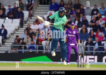 Leeds, Angleterre, 31 juillet 2021. Sunil Narine battant pour les Invincibles ovales contre les Superchargeurs du Nord dans les cent à Headingley. Crédit : Colin Edwards Banque D'Images