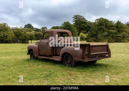 camion chevrolet dans un champ Banque D'Images