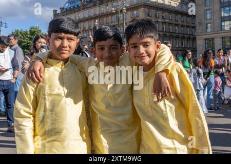 Glasgow, Écosse, Royaume-Uni. 15 août 2024. Fête de l'indépendance de l'Inde 2024 célébrations à George Square marquant 78 ans depuis que l'Inde a atteint la liberté du Royaume-Uni. Crédit R. Nouvelles en direct de Gass /Alamy Banque D'Images