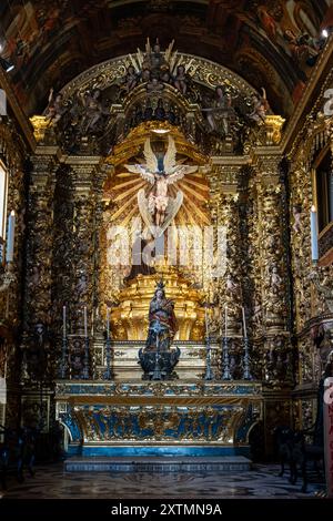 Rio de Janeiro, Brésil - 15 août 2024 : intérieur doré et baroque de l'église São Francisco da Penitencia au Largo da Carioca Banque D'Images